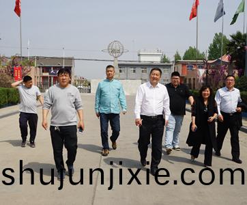 新疆客戶拜訪永(yong)樂集糰